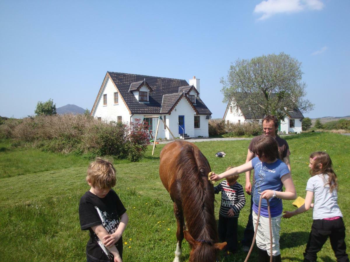 Letterfrack Mountain Farm Cottage On Farm In Village Centre Exterior foto